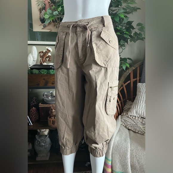 Desigual NWT Cargo Capris - Picture 8 of 8